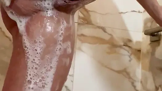 MILF, wäscht ihre sünden ab