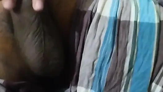 Bir porno videosu izliyordum ve havaya boşalmaya başladım. Dölle bitir.