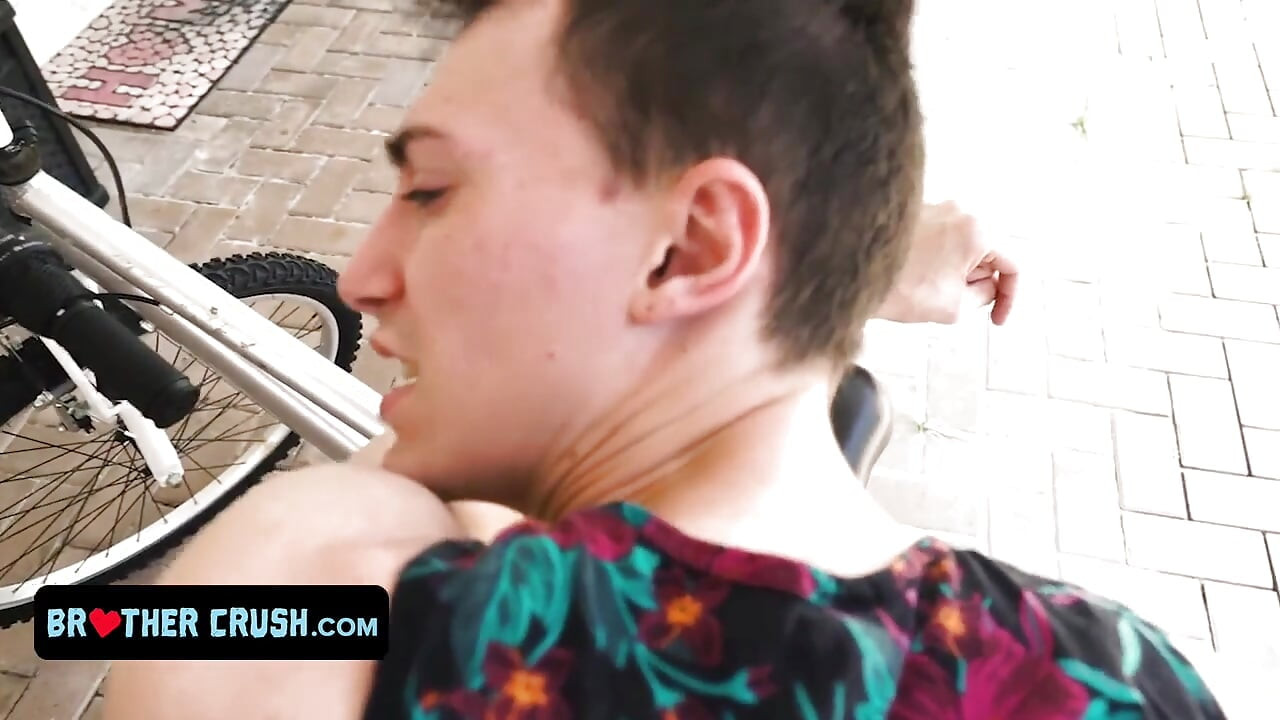 Horny dude taught his stepbro how to suck cock