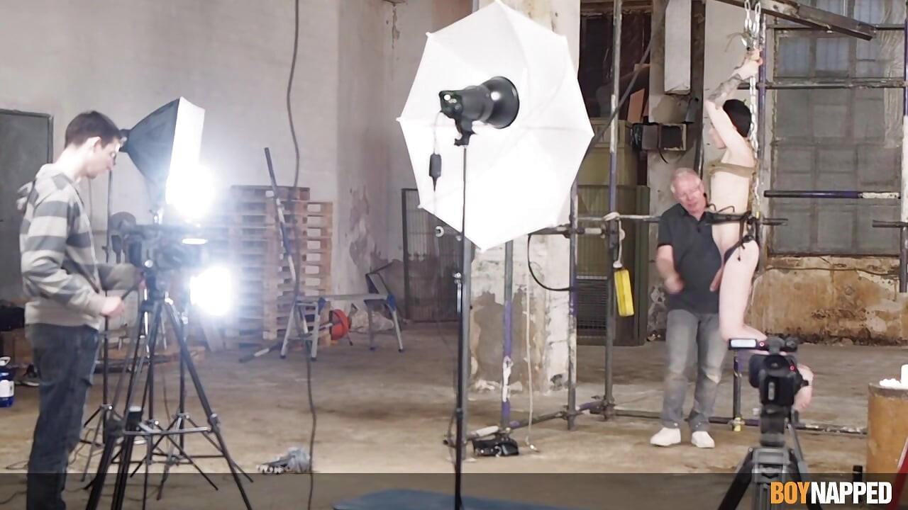 BoyNapped - жесткий урок от учительницы дом, часть 3, анальная растяжка и удовольствие члена