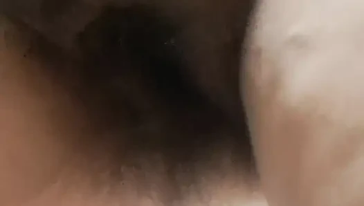 Stiefmutter hat einen wirklich schönen orgasmus mit einem squirt