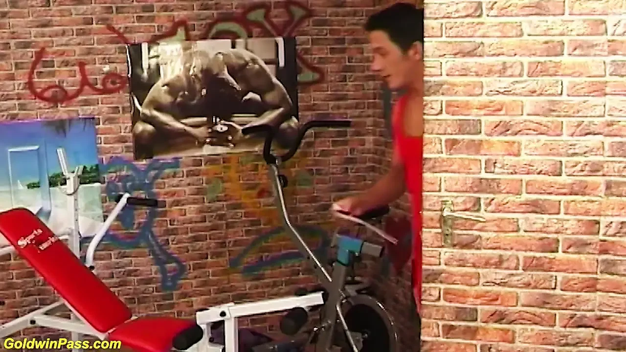 Fat grandma banged by her fitness coach