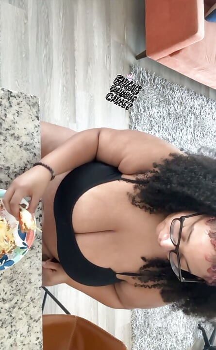 Biggdebbiecakez موكبانغ