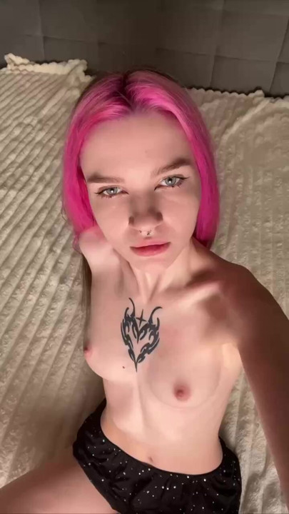 Ne istediğini biliyor ve profildeki OnlyFans bağlantısında tam erişim göstermeye hazır