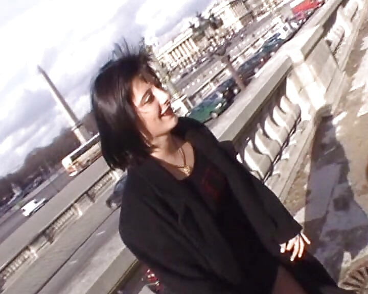 Napaljena francuska MILF jede spermu nakon vrućeg vaginalnog jebanja