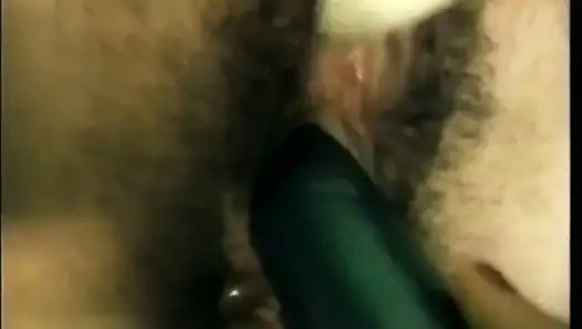 Ateşli esmer kızlar tutkuyla amcığını parmaklıyor ve yiyor