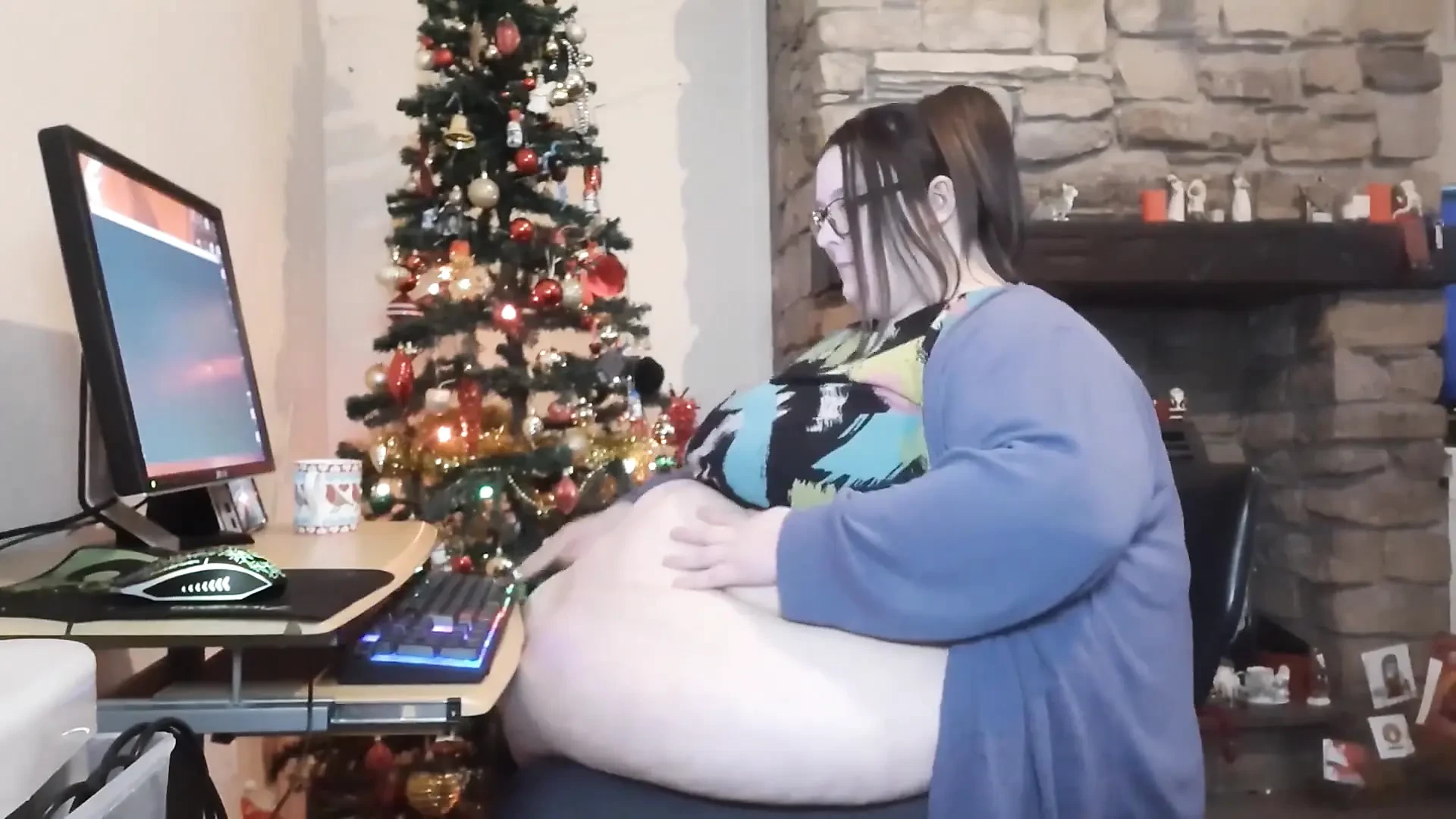 The fattest girl at work belly rubs