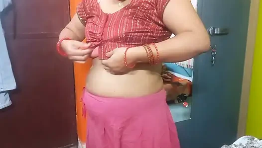 Bhabhi India memiliki memakai saree yang indah.