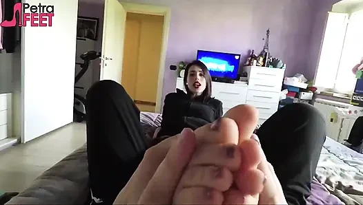 Yaramaz Petra'nın ayakları bakış açısı yakın çekimde