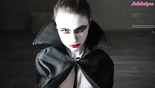 Tutkulu vampir kız büyük yarağı emiyor ve ağzına boşalıyor