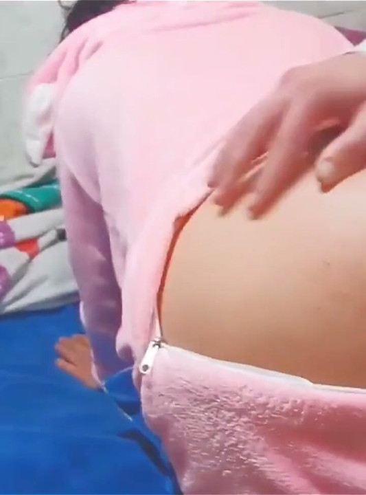 Amateur Sex - My Stepmom Doesn't Know I Film Her When She's in Fours
