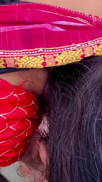 Zapanjujući trenutak iz filma "Seks na otvorenom Kolkata desi bengalski bhabi seks izvan tržnice"