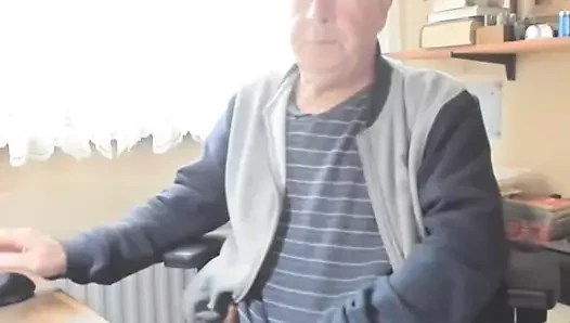 Niderlands 4'ten 69 yaşında bir adam