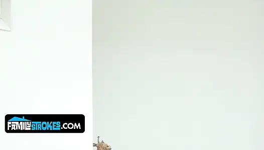 Adik tiri rambut pirang daisy stone dicrot sperma sama abang tirinya yang lagi sange berat