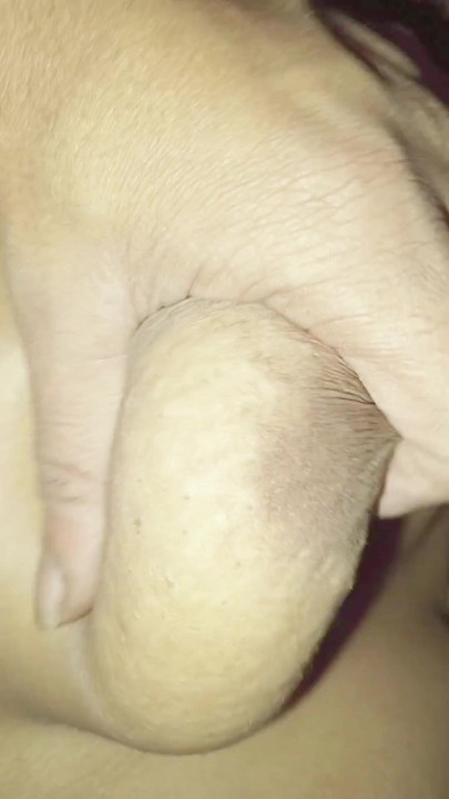 インドのデシ主婦が夫と一緒に自分の膣を指で愛撫している。 | クリップ 1