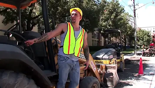 Sarışın kaltak sokak işçisi tarafından sikiliyor