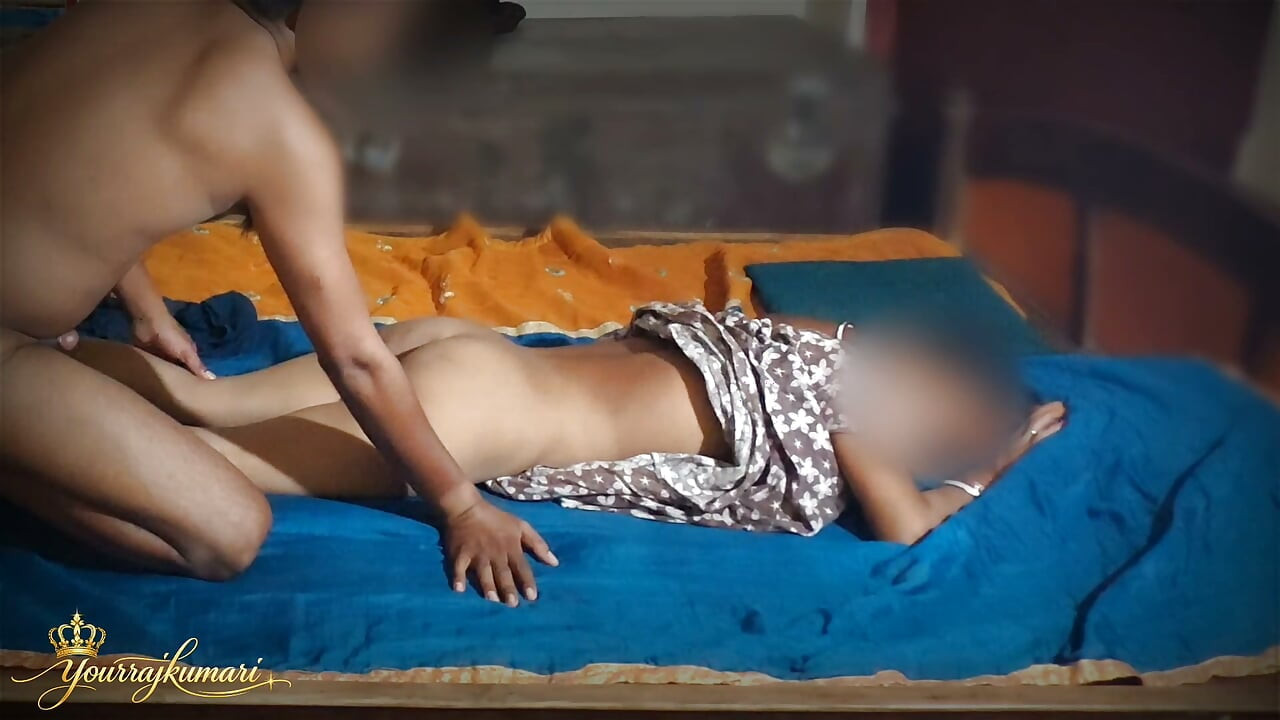 Real Desi indian village bhabhi ki pahli bar desi style me chudai. Pure desi girl xxx videos in Hindi