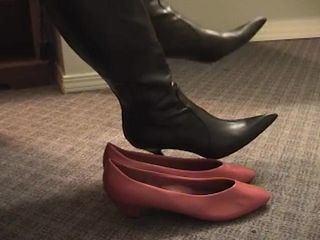 Чертові червоні туфлі