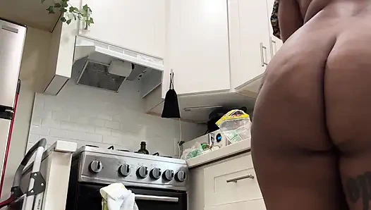 Ebony Big Booty Twerked Naked at the Kitchen While Cooking