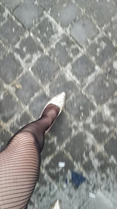 Unacerdaamaricona between trucks in chastity
