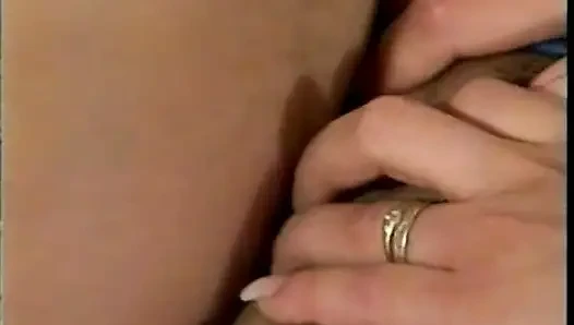 Gadis remaja rambut pendek ngentot sama pacarnya di ranjang sambil ngentot