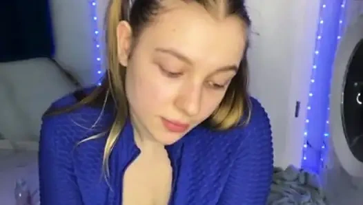 Muschi in sexy outfit masturbieren