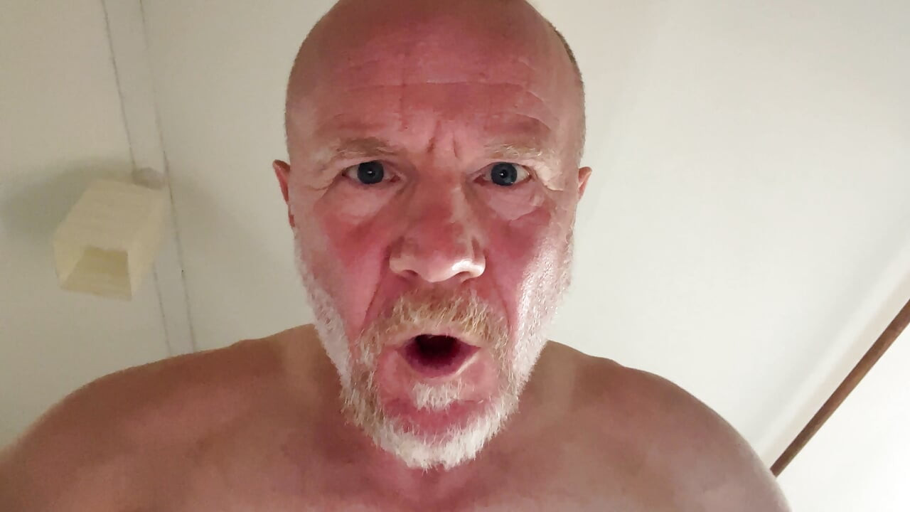 Big verbal muscle Daddy close up fucking POV, flexing grunting and spraying you with cum