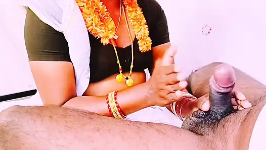 Шелковая тетушка лучше всего делает минет Телугу грязные разговоры.