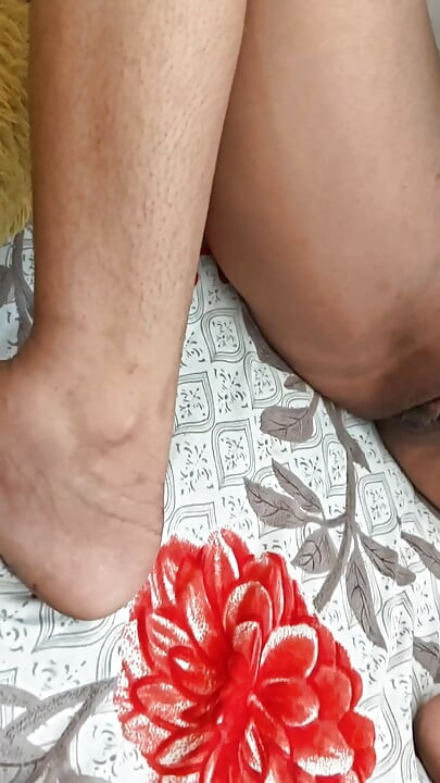 Hintli kız kocası tarafından sıkı amından sikiliyor