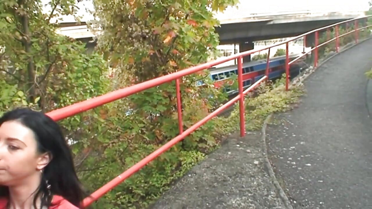 Jovencita follada afuera por un viejo