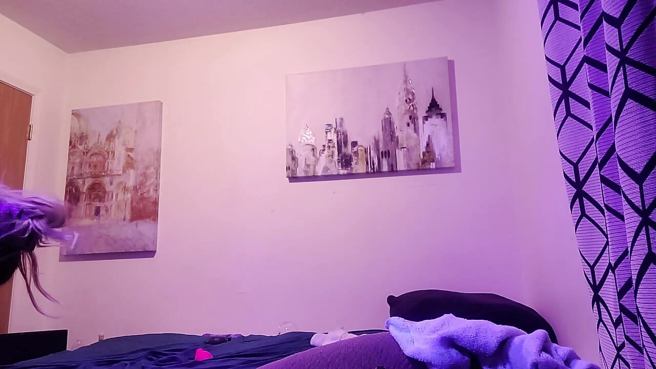 Uski pahli bar x par roling vah har jagah phuhar chhorti hai .