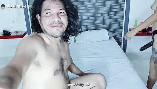 Masaj yaptıktan sonra kocamı takma yarak ve büyük yarakla götten sikmeyi seviyorum