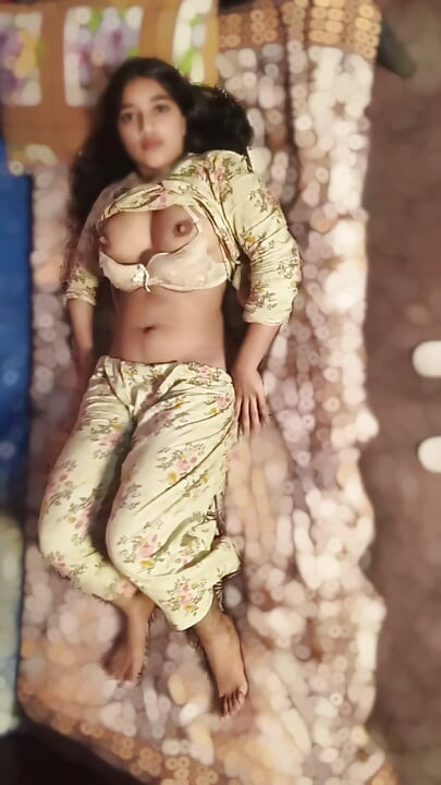 Desi sexy teen girl showing nudes for bf on video call pussy fucking