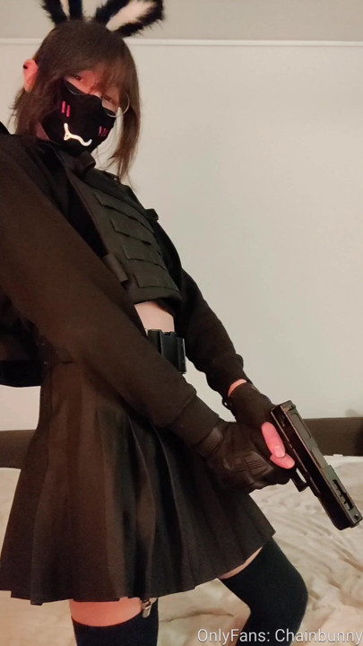 Femboy tavşan asker seni tutsak alıyor!
