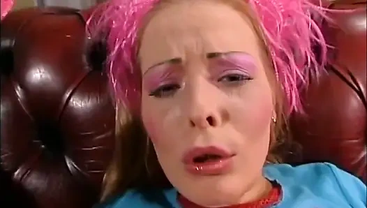 Bizarres teen mit schönen titten gefickt und von einem harten amateur-schwanz in den mund gespritzt