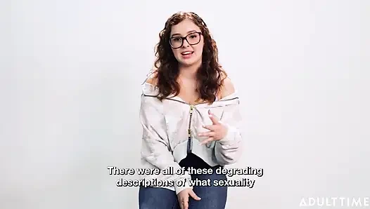 Leana Lovings думала, что кто-то наблюдает за ее мастурбацией!