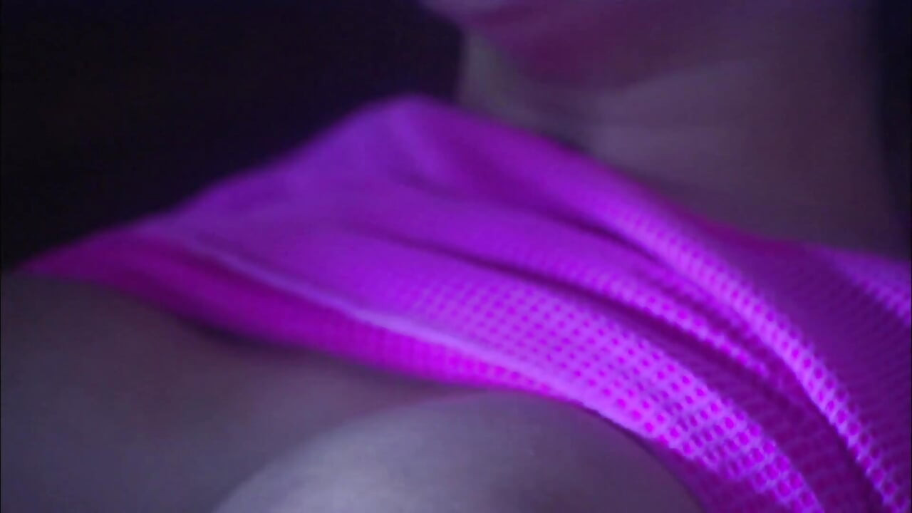 Hot lez babes lick and finger each other's pussy