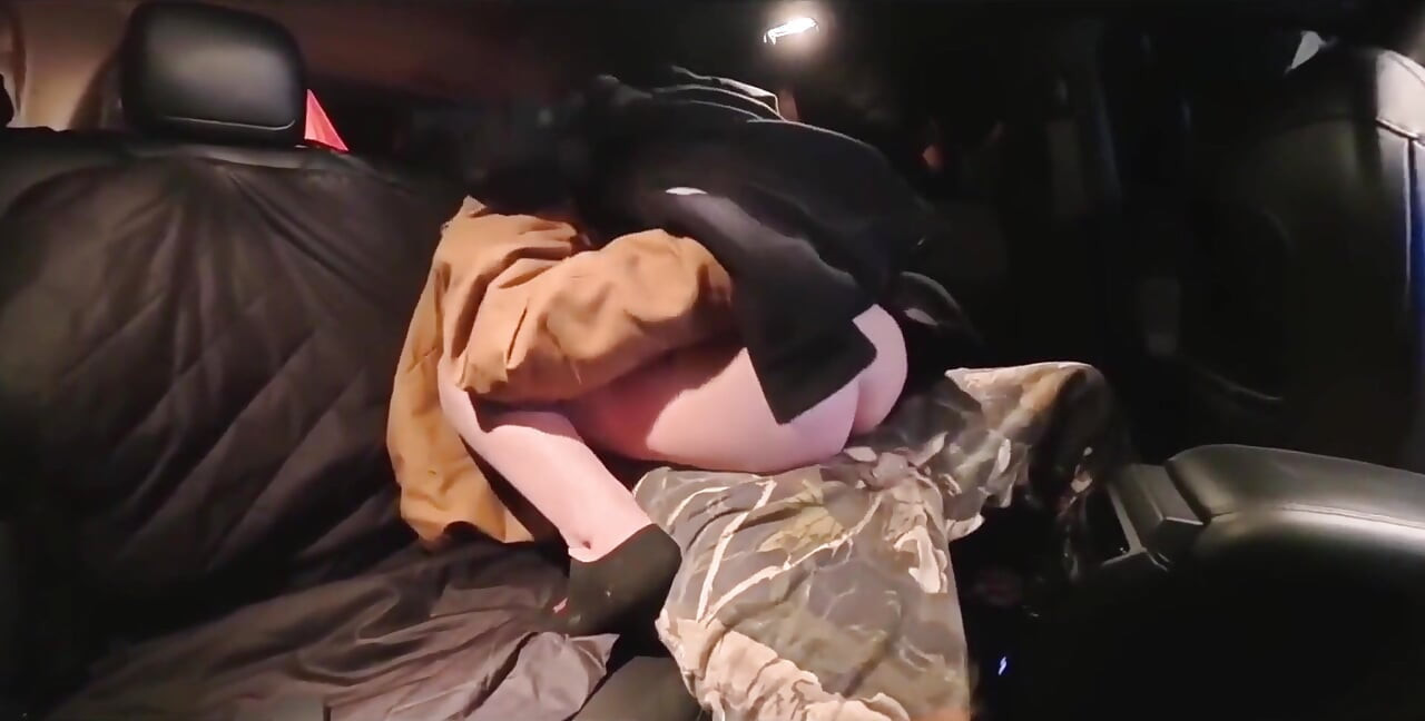 후배위에서 섹스하고 마누라를 따먹는 남편