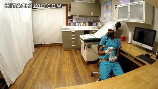 Nachtschicht-Krankenschwester Jewel braucht Hitachi-Zauberstab, Orgasmus und ein Nickerchen, bevor sie wieder zu Patienten auf Hitachihoescom geht!