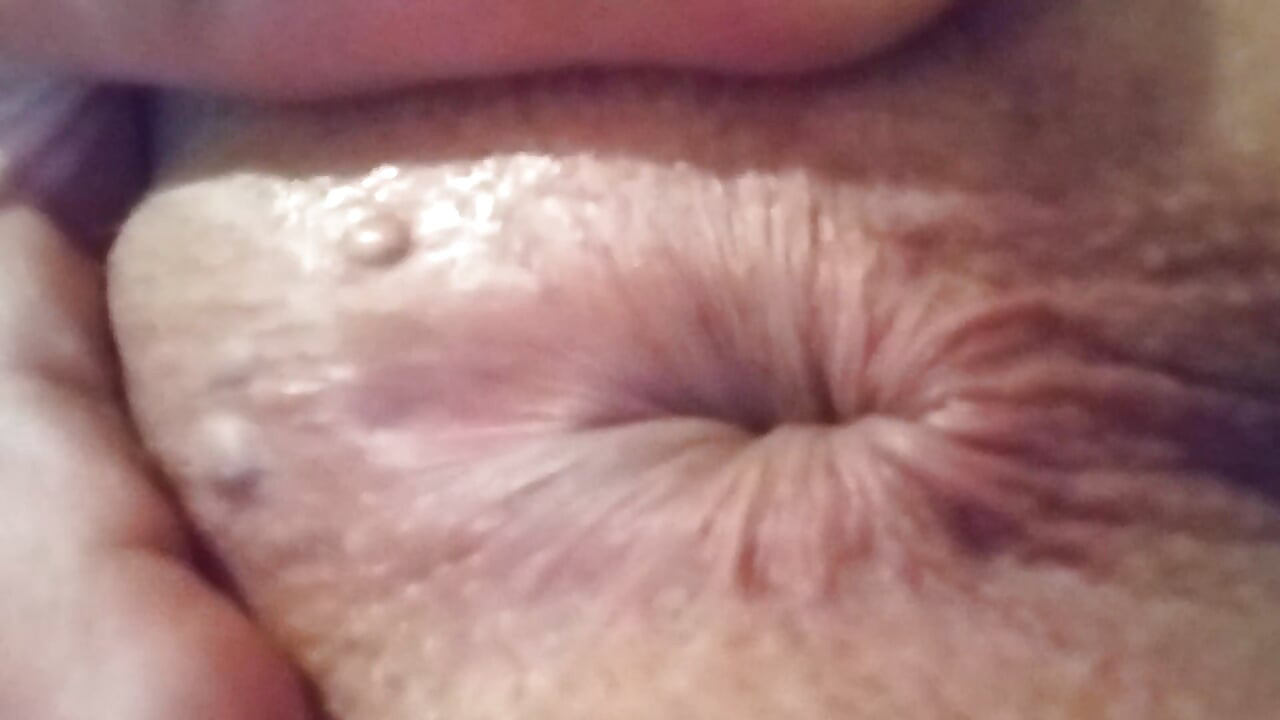 It's Blowing You Kisses... Kiss It Back