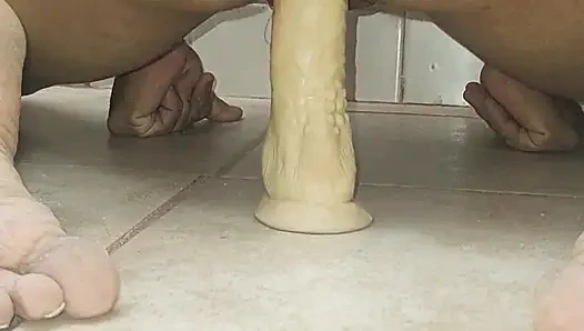 Eşcinsel motelde biniyor