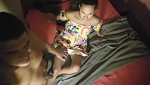 Memasukkannya ke dalam pantat dan pantat putri tiri saya