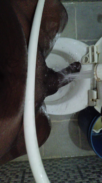 Főiskolai hallgató kézimunkája a kollégiumban