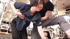 Yuka ichi - il personal trainer la rende una bella ragazza muscolosa parte 1