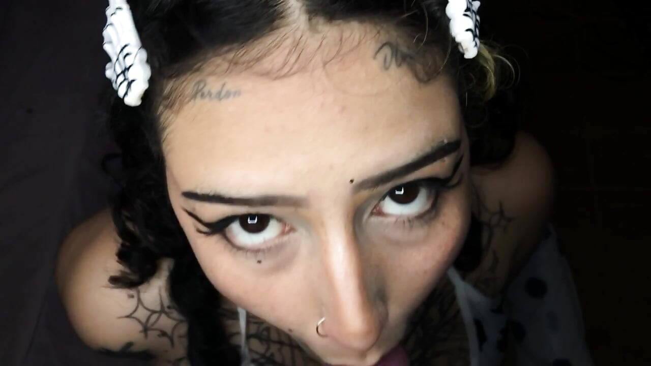 Pelacur gotik Kolombia adalah blowjob terbaik