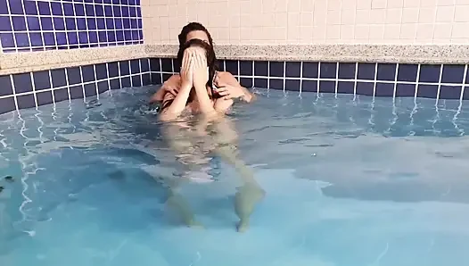 Control Extreme Underwater - the Perfect Ass Squizing