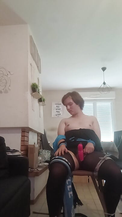 Auto-bondage, cumshot