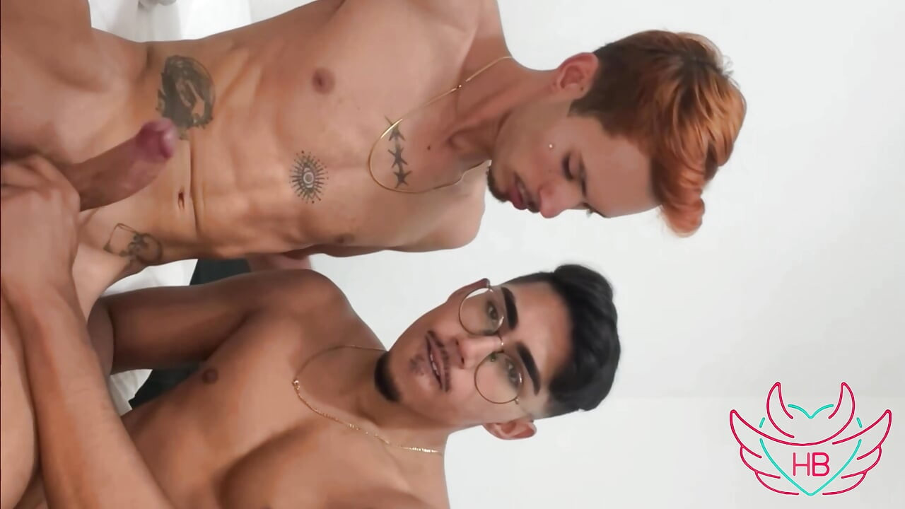 Brazilian twinks in a hot hookup