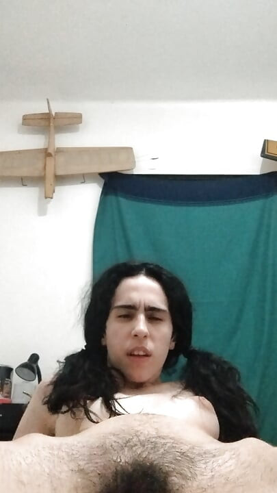 Garota virgem se masturbando