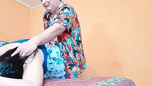 Aku berani sama ibu tiriku di kamarnya.